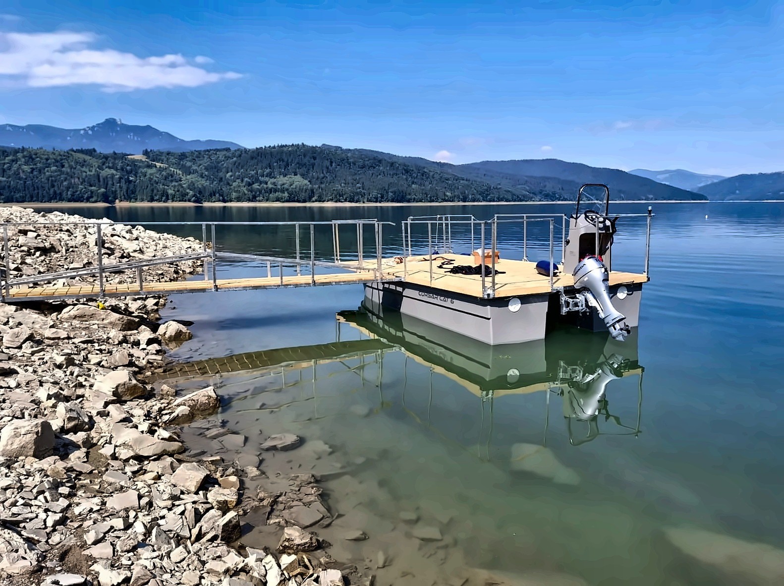 Corsar CAT6 – punte din lemn și balustradă metalică